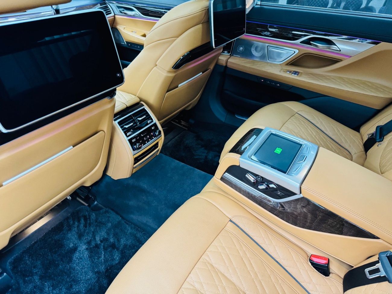 بي أم دبليو 750Li xDrive 4.4L (523 HP)