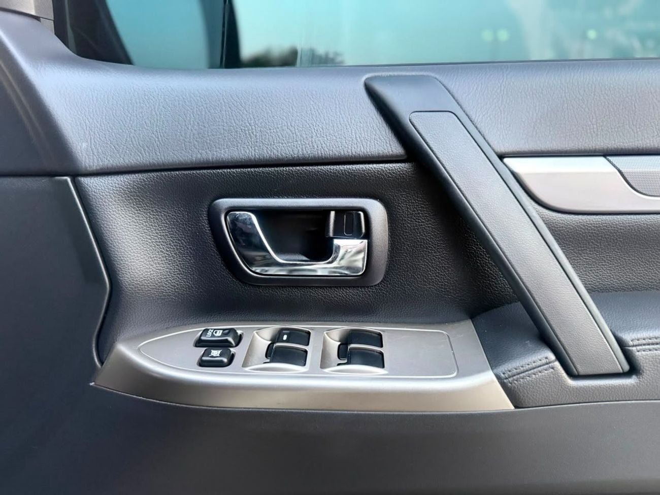 Mitsubishi Pajero 2018 | 3.2L DIESEL | AT | RHD | STEERING CONTROL SWITCHES | TRACTION CONTROL | CRUISE CONTROL