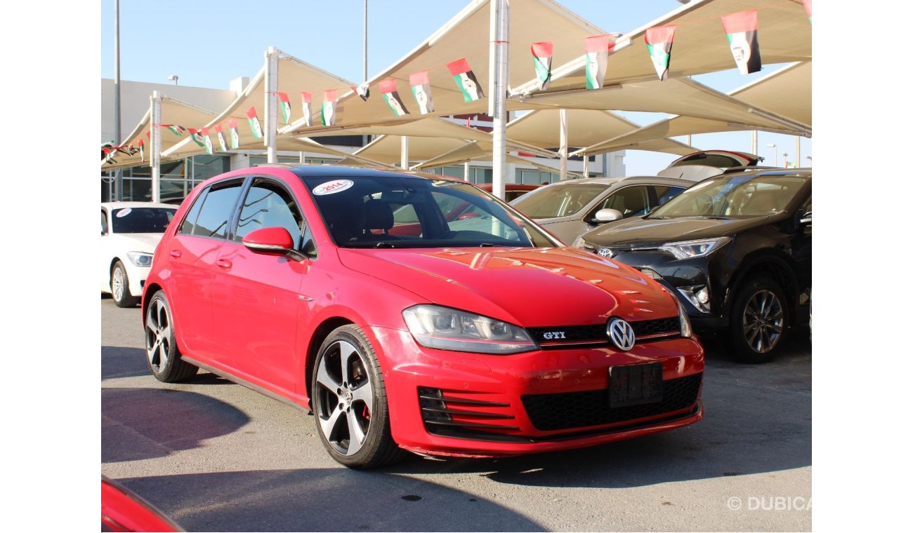 Volkswagen Golf GTI ACCIDENTS FREE GCC - FULL OPTION - CAR IS IN PERFECT CONDITION INSIDE OUT