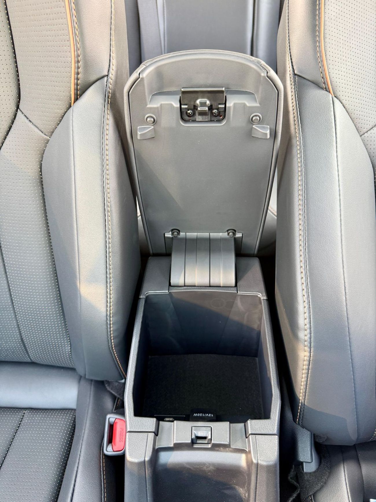 تويوتا كورولا كروس Toyota corolla cross 2.0 whitte 2025 new face