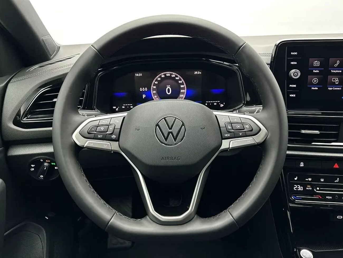 Volkswagen T ROC Style without Sunroof (REF#53392) / WAS 102,900 AED - NOW 69,900 AED