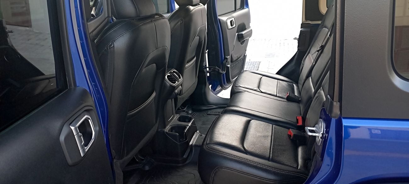 Jeep Wrangler Unlimited Sport 3.6L A/T WITH SAHARA LEATHER INTERIOR AND RIMS PARTIAL SERVICE HISTORY