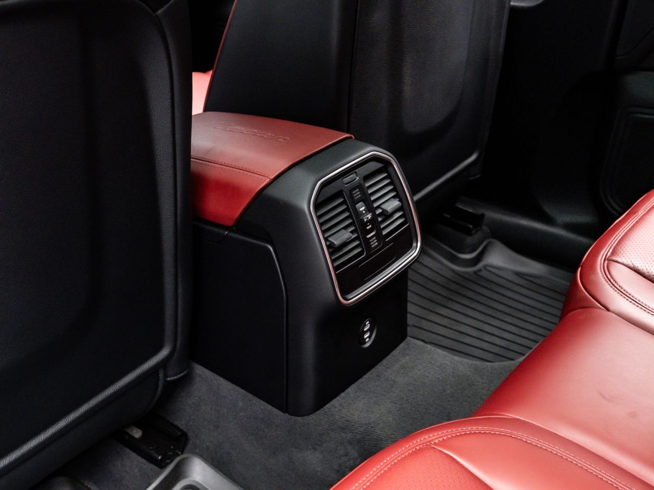 بورش ماكان 2025 Porsche Macan, 2.0L TC I4, 4WD, 248 bhp, 7 Speed Automatic