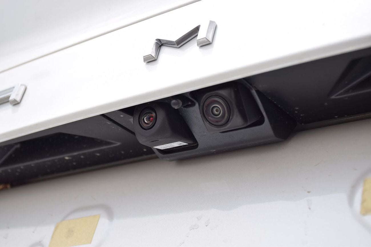 Toyota Camry Higher Trim With 5 Camera and panoramic roof