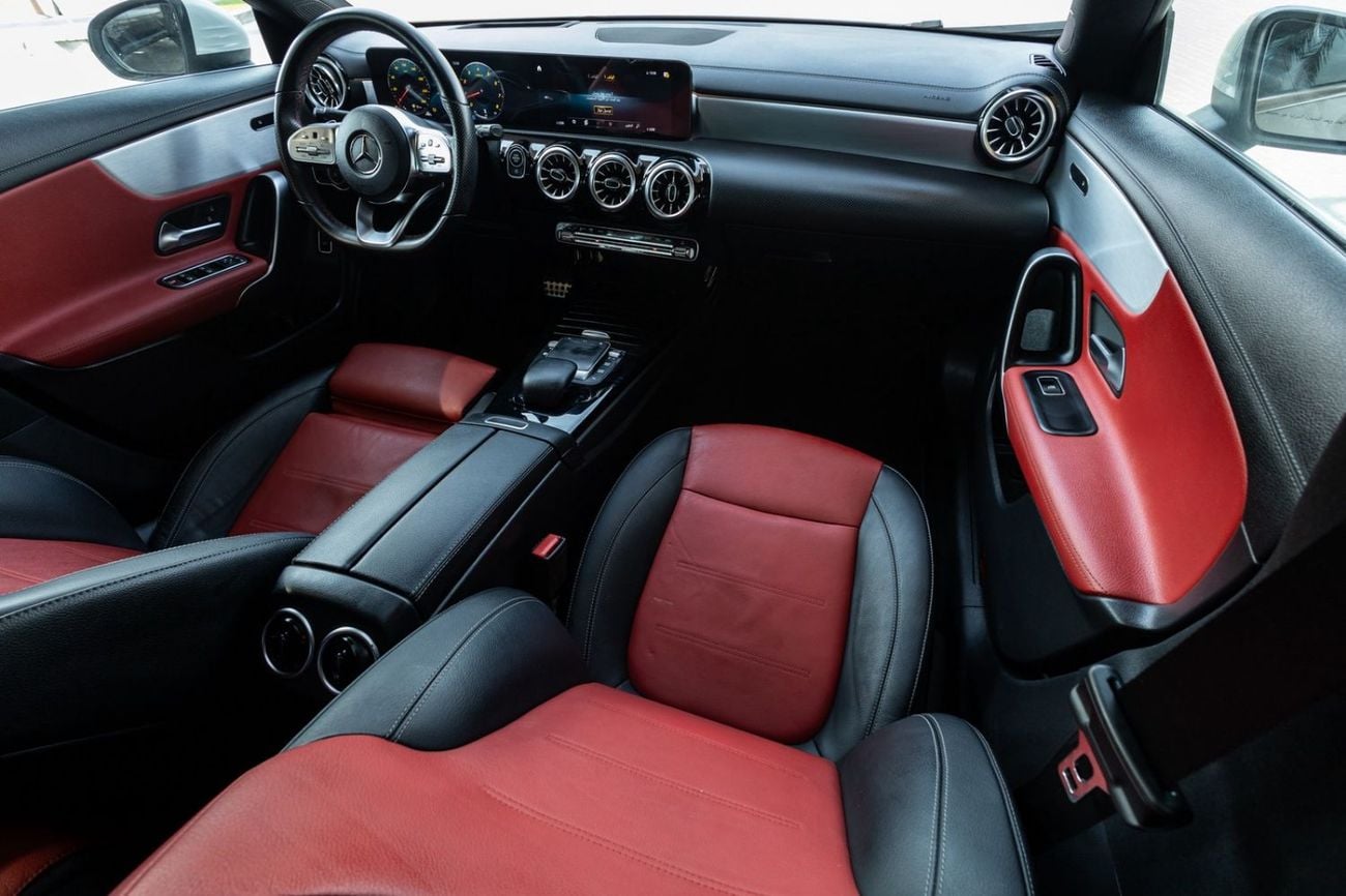 Mercedes-Benz CLA 250 Premium 2.0L 2022 Mercedes-Benz CLA 250 GCC Specs | Agency Warranty | Service Contract