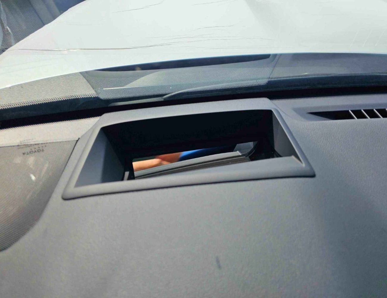 تويوتا لاند كروزر VXR LC300 TWIN TURBO / 3.3L DIESEL V6 / LEATHER, SUNROOF / FULL OPTION (CODE#LCDVXRH)