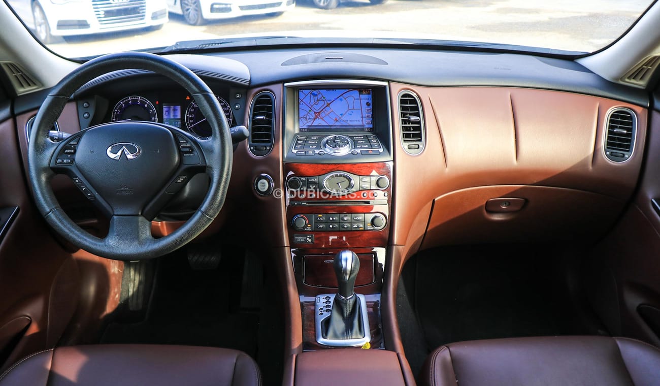 Infiniti QX50 Luxury 3.7L Agency Warranty Service Package GCC