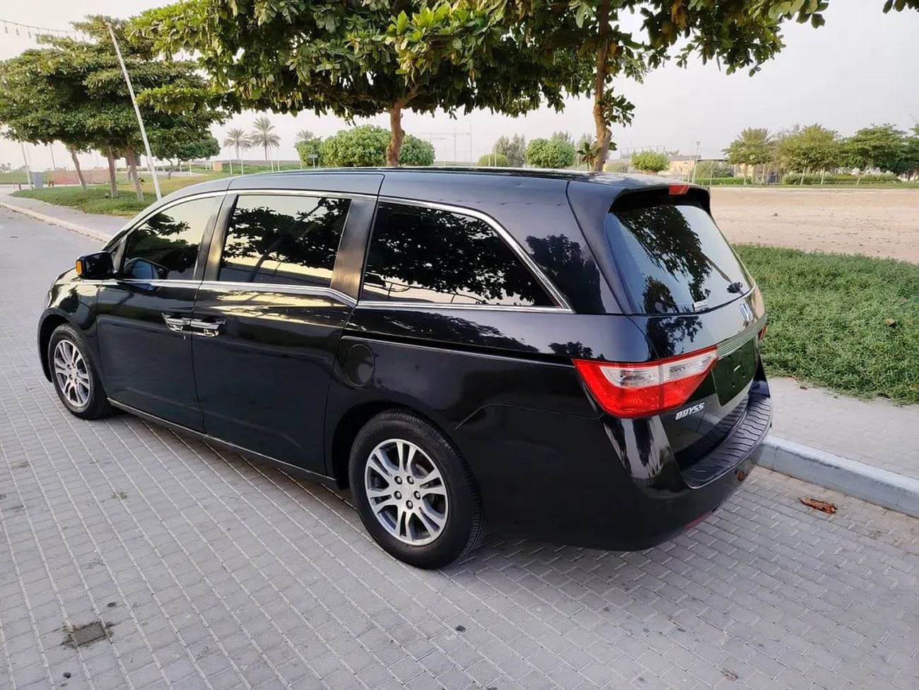 هوندا اوديسي J LX | GCC Specs | Well Maintained Full Option Van With Rear Entertainment