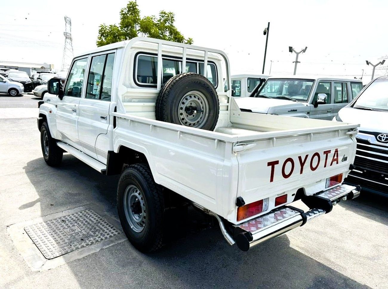 Toyota Land Cruiser Pick Up Toyota LC Pickup 4WD 2.8L 2025 AT DC White Diesel (Export Only)