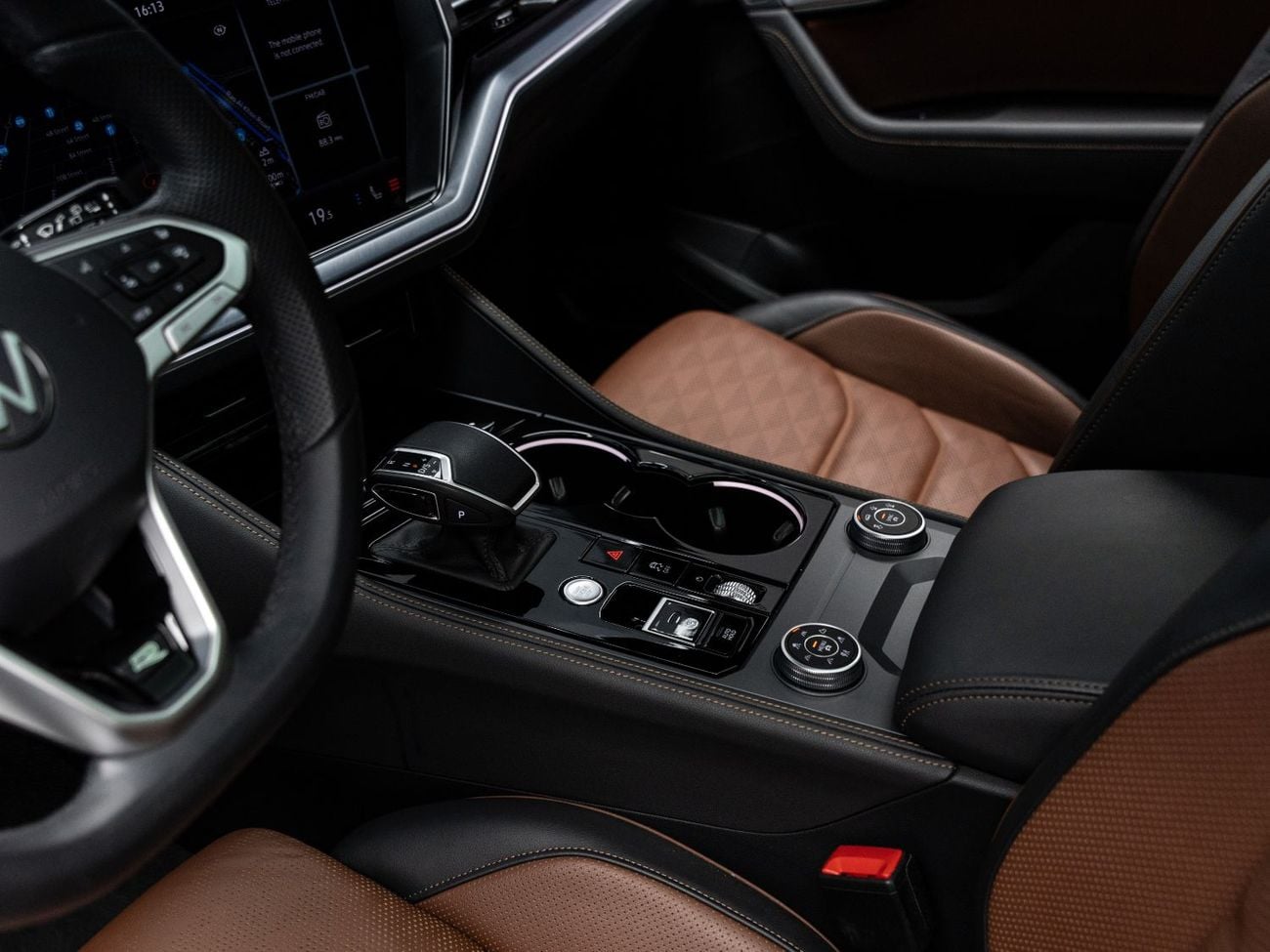 Volkswagen Touareg R-LINE BUY NOW, PAY 2027 | THE BLACKLINE STANDARD | 2029 Volkswagen Warranty + Service Contract, GCC
