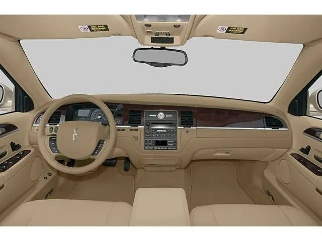 Lincoln Town Car interior - Cockpit
