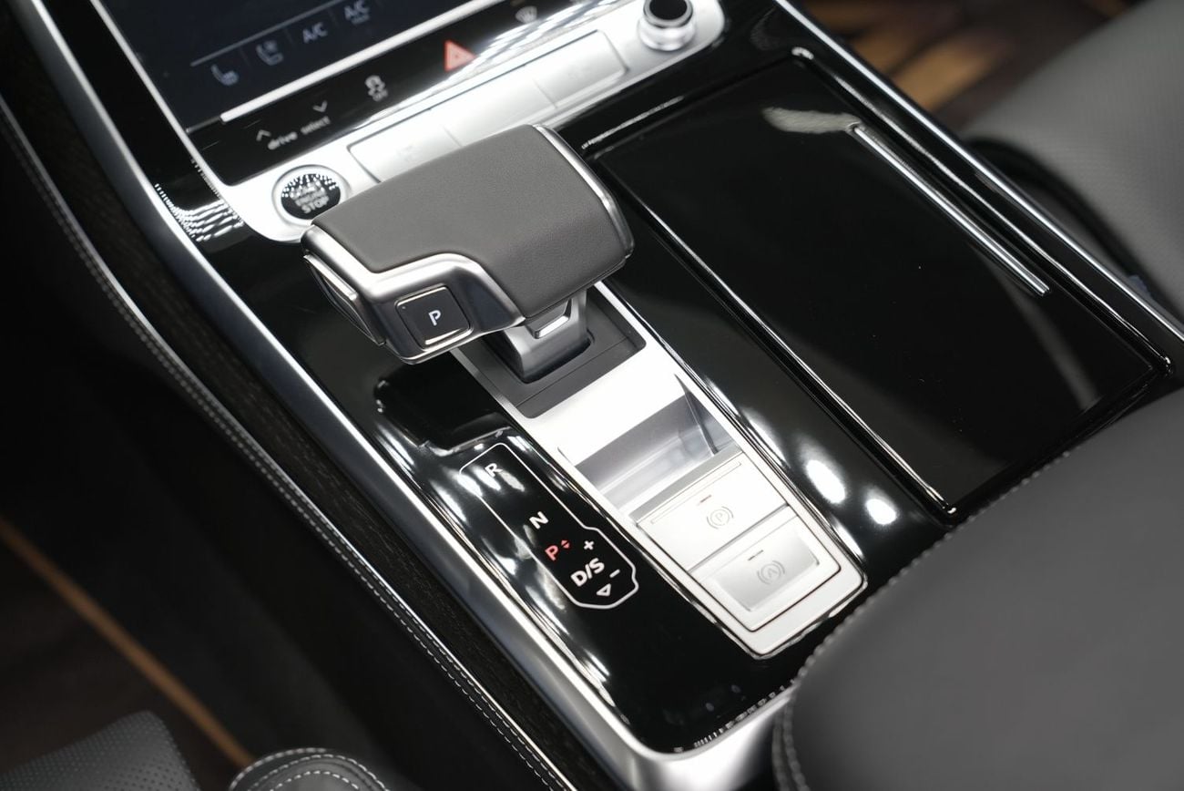 Audi Q8 etron AUDI Q8 S-LINE SPORT 2025 NEW