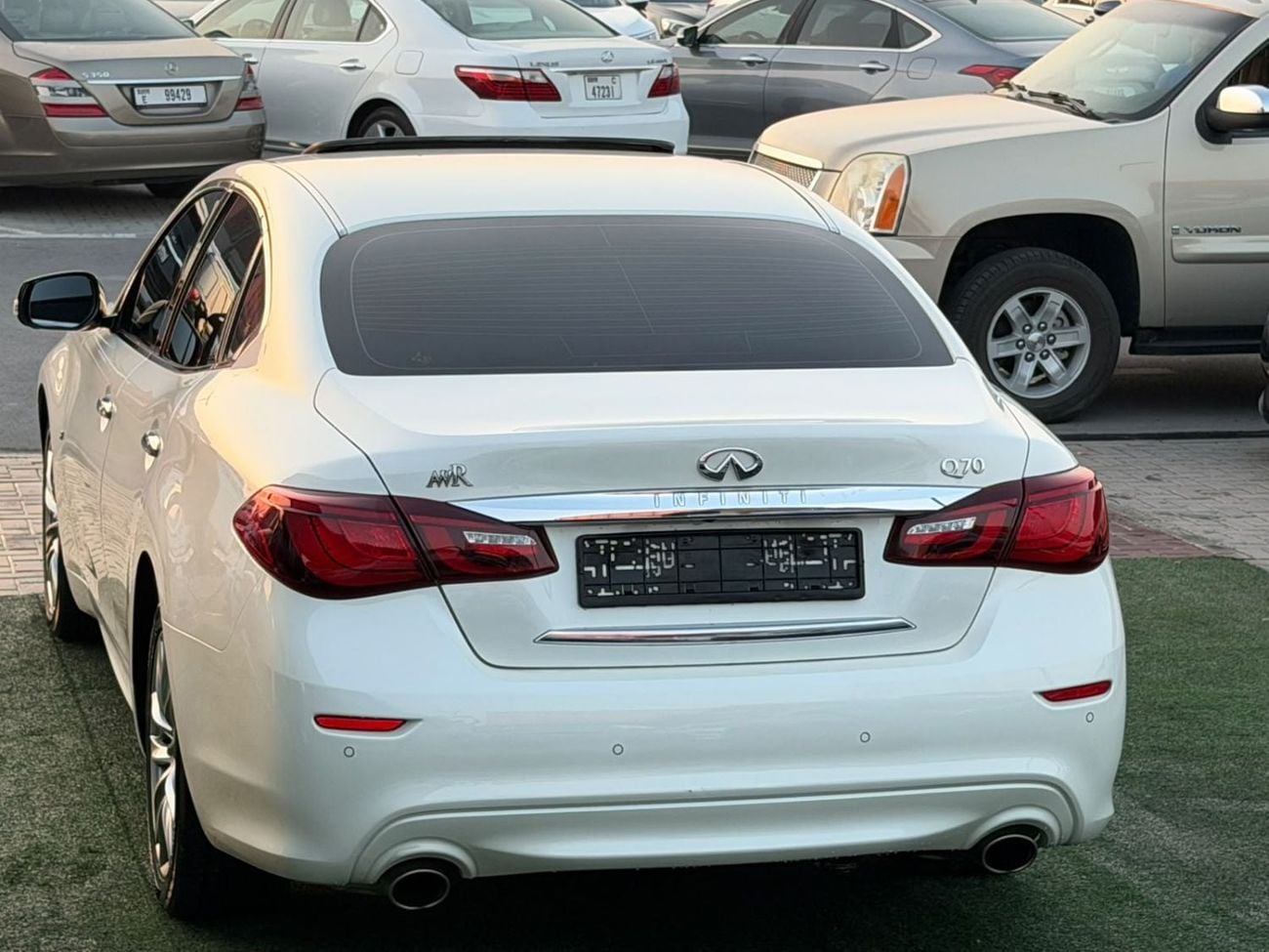 Infiniti Q70 EXCELLENCE First owner from the dealership, full option, sunroof, two keys