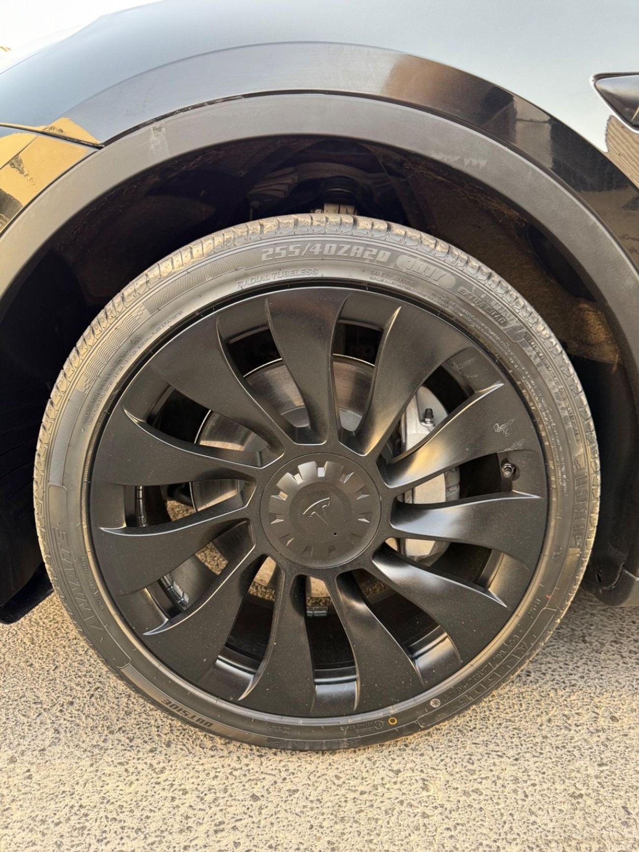 Tesla Model Y 2024 DUAL MOTOR AUTO PILOT LONG RANGE 360 CAMERAS CANADA SPEC