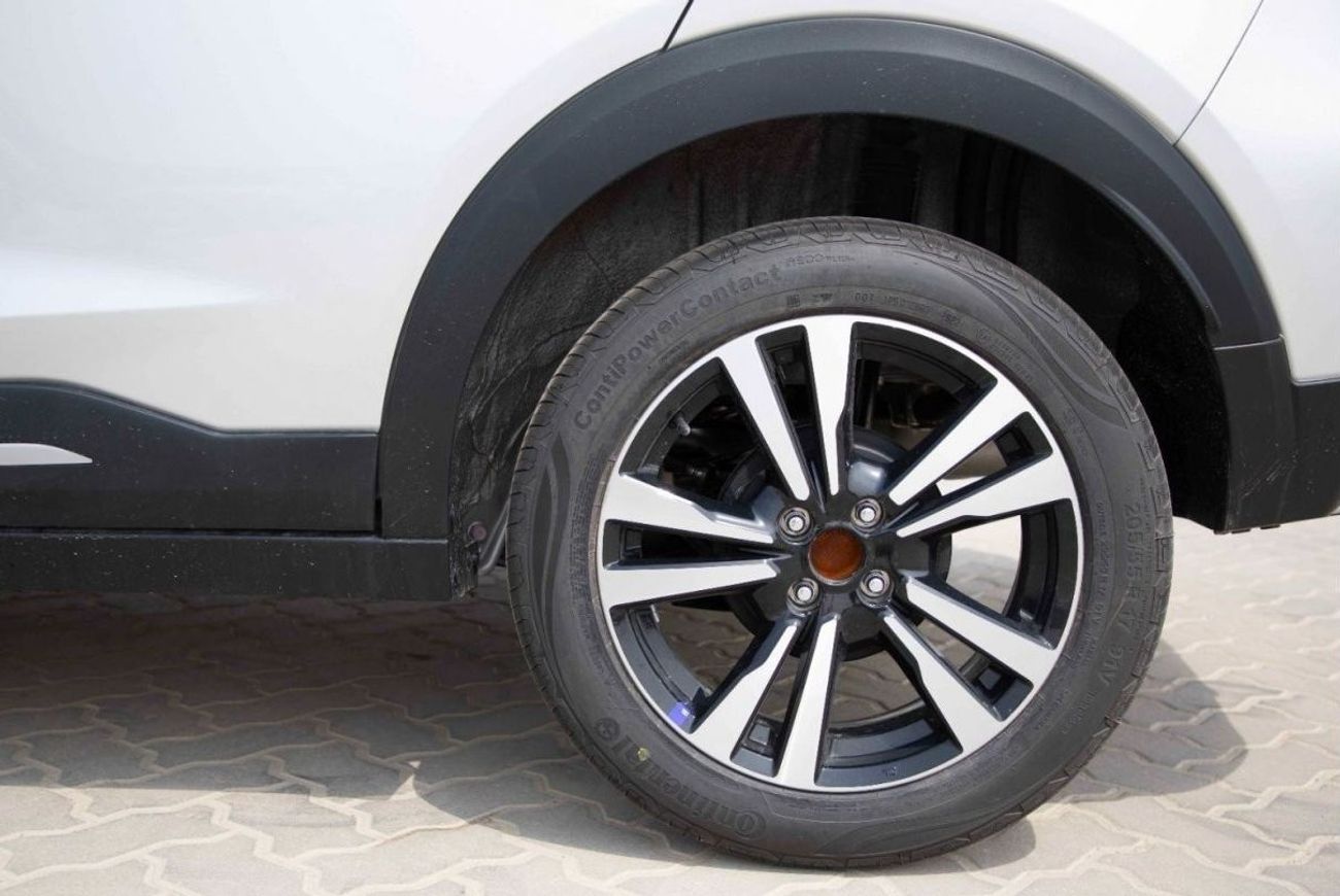 Nissan Kicks 2024 Nissan Kicks 1.6 SV - Silver inside Black | Export Only