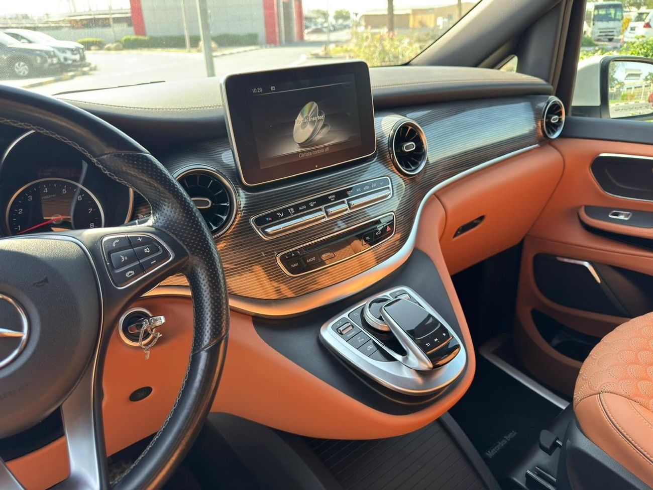 مرسيدس بنز فانيو 