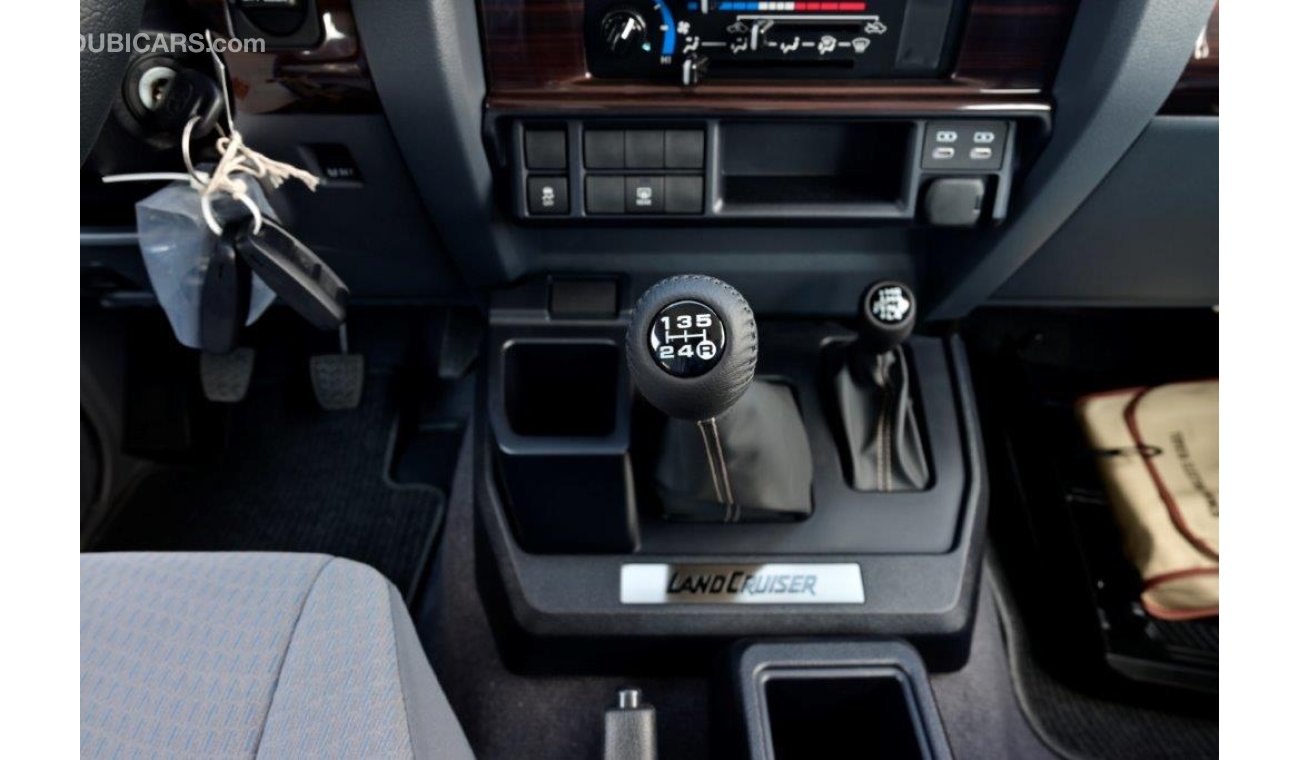 Toyota Land Cruiser Hard Top 76  Limited V8 4.5L Turbo Diesel 4wd Manual Transmission