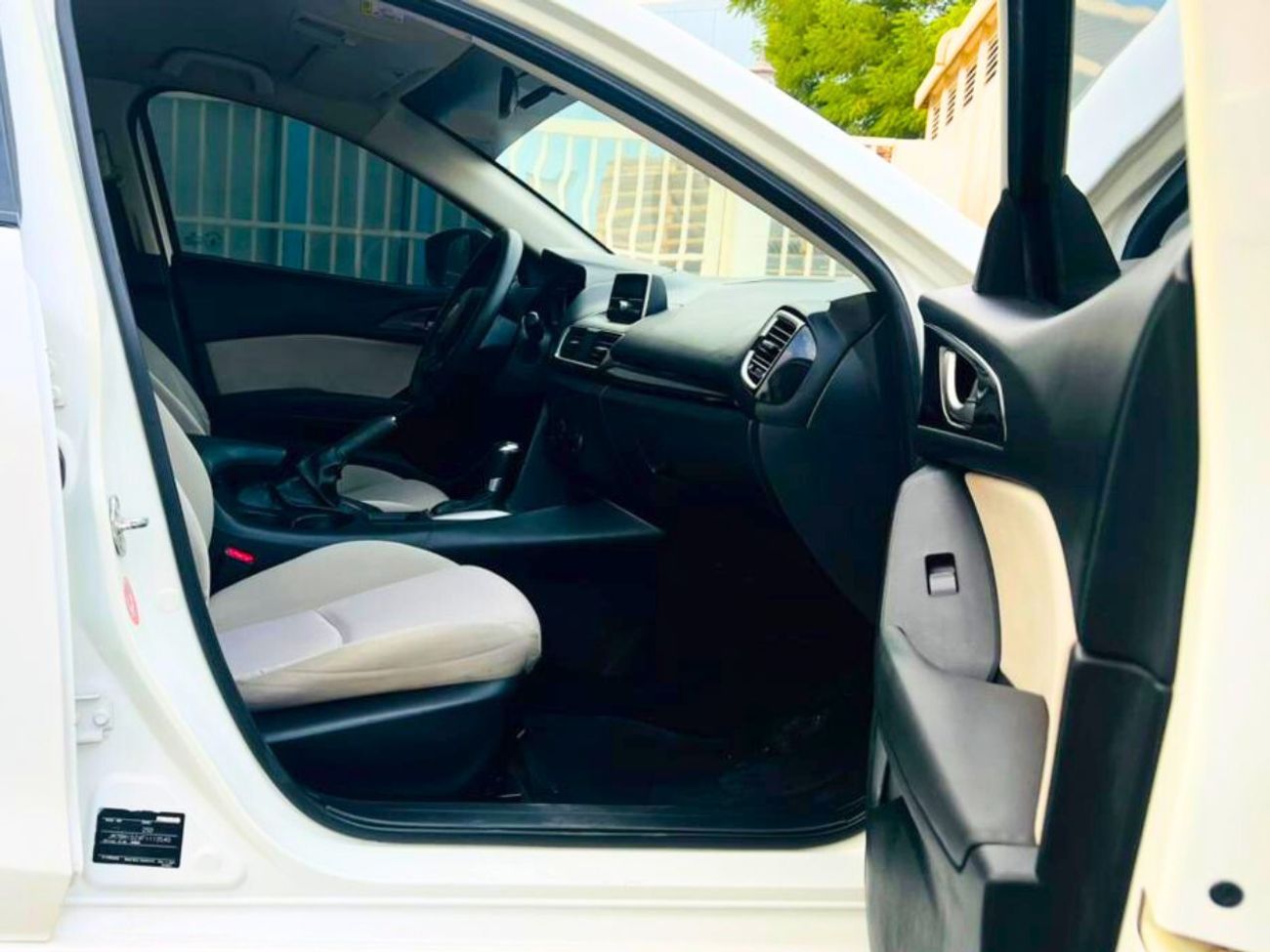 Mazda 3 S 1.6L Sedan Urgent Sale – 2015 Mazda 3 | GCC Spec | 170,000 km