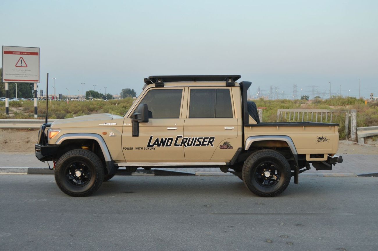 Toyota Land Cruiser Pick Up Double Cabin Perfect inside and out