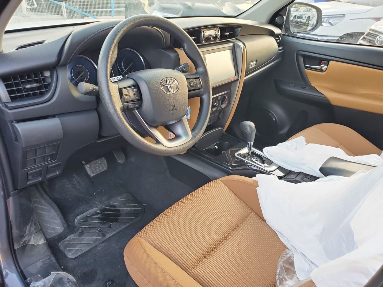 تويوتا فورتونر Toyota Fortuner GX A/T 4X2 2.7L V4 2022 Model Gray Color