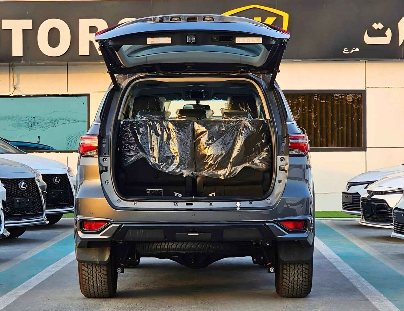 Toyota Fortuner SR5 ADVENTURE / 4.0L V6 PETROL / CLIMATE WITH LEATHER SEATS / DIFFLOCK / AUTO A/C (CODE # F6HA)