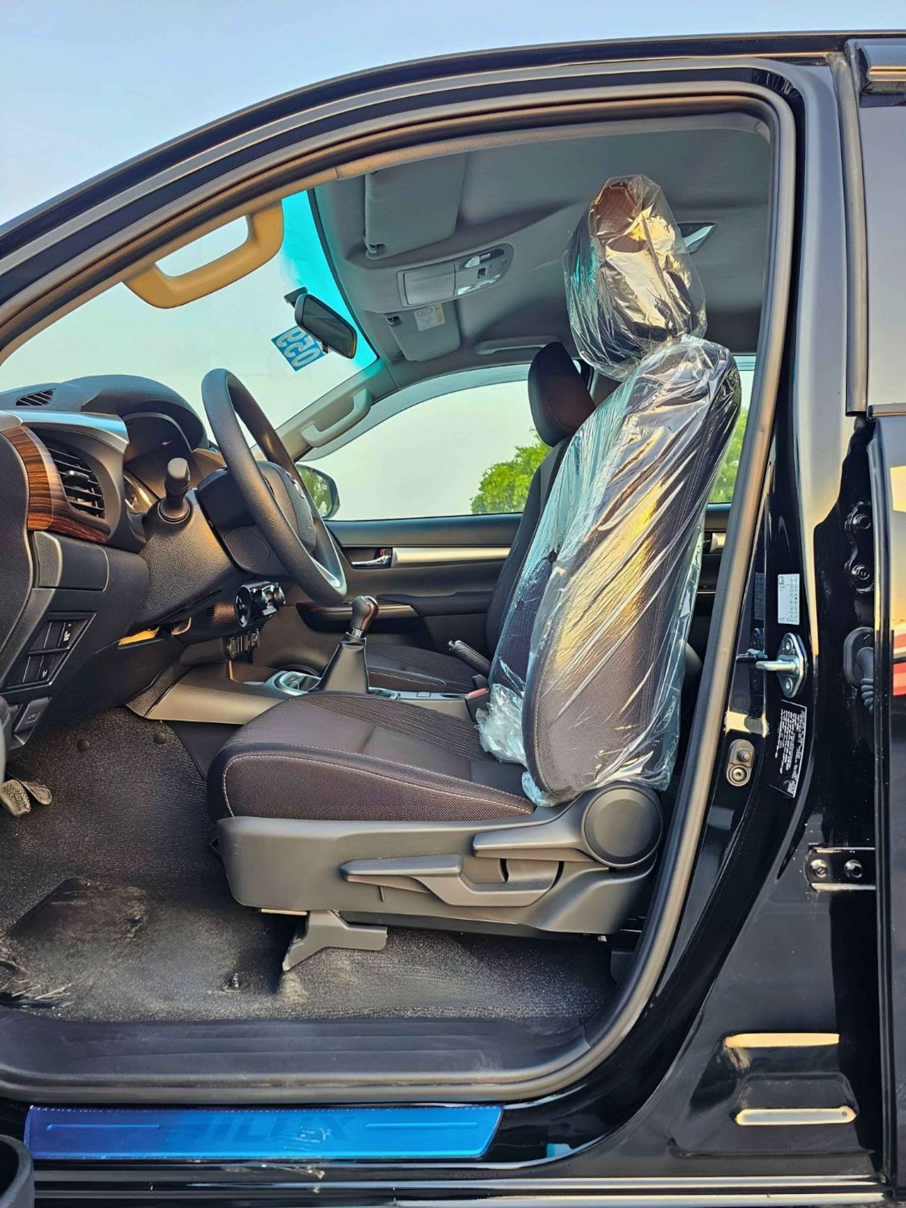 Toyota Hilux SR5 WIDE BODY/2.7L PETROL M/T/HOOD LIFT ASSIST/BLIND SPOT/ 2 COOL BOX/ DIFFLOCK (CODE#HPMADW)