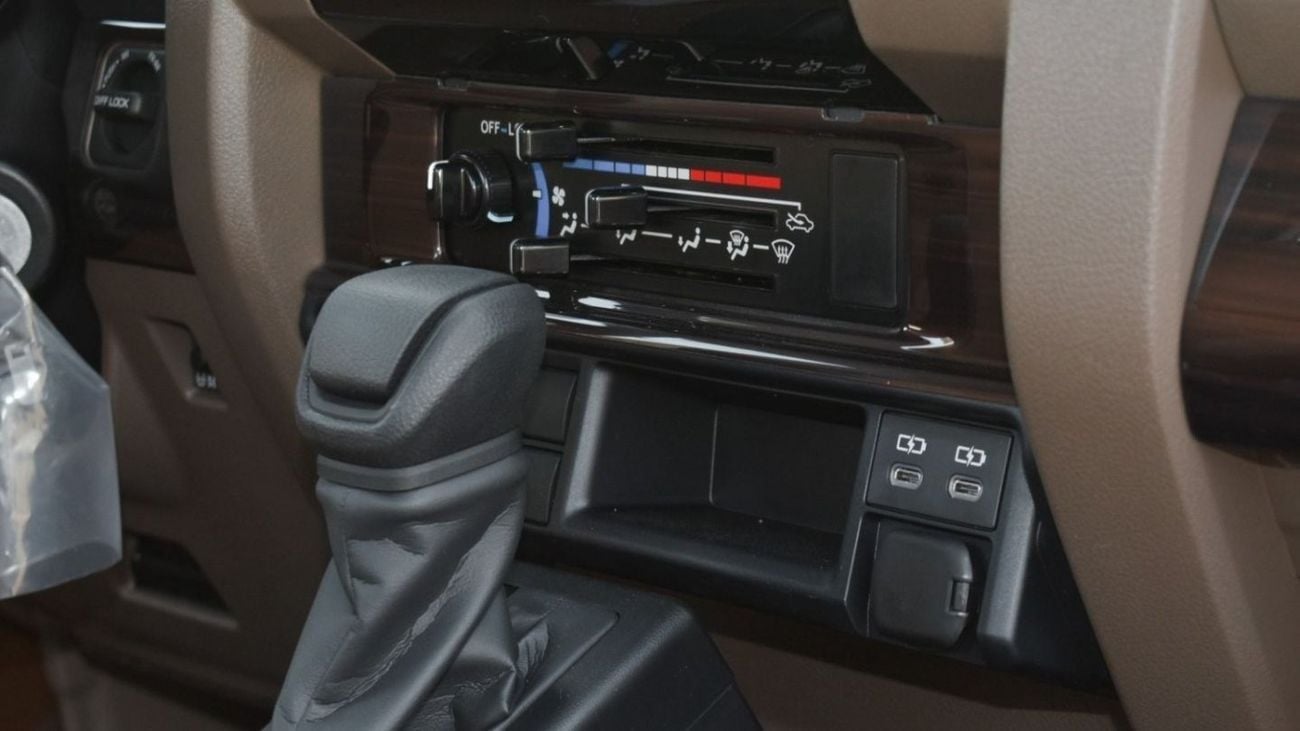 تويوتا لاند كروزر بيك آب LC79 Pickup 4.0L Full Option Automatic