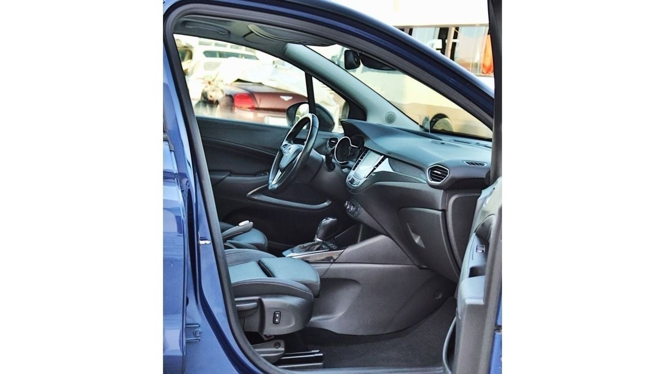 Opel Crossland X 2022 Opel Crossland 1.2 Turbo, 3-cylinder gasoline, automatic, front wheel drive