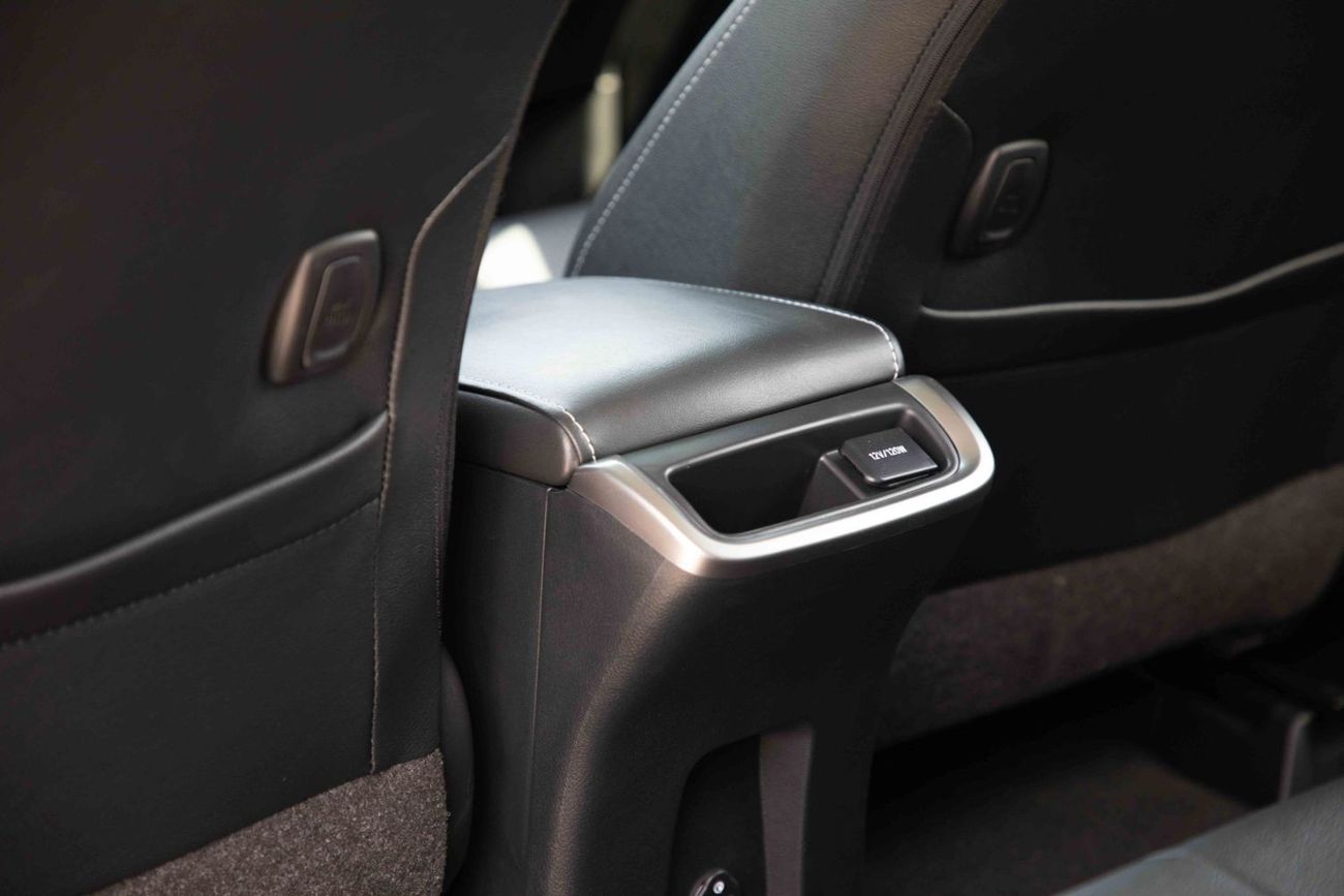 Toyota Fortuner 2023 Toyota Fortuner 4.0 WP Adventure - Platinum White Pearl Inside Black