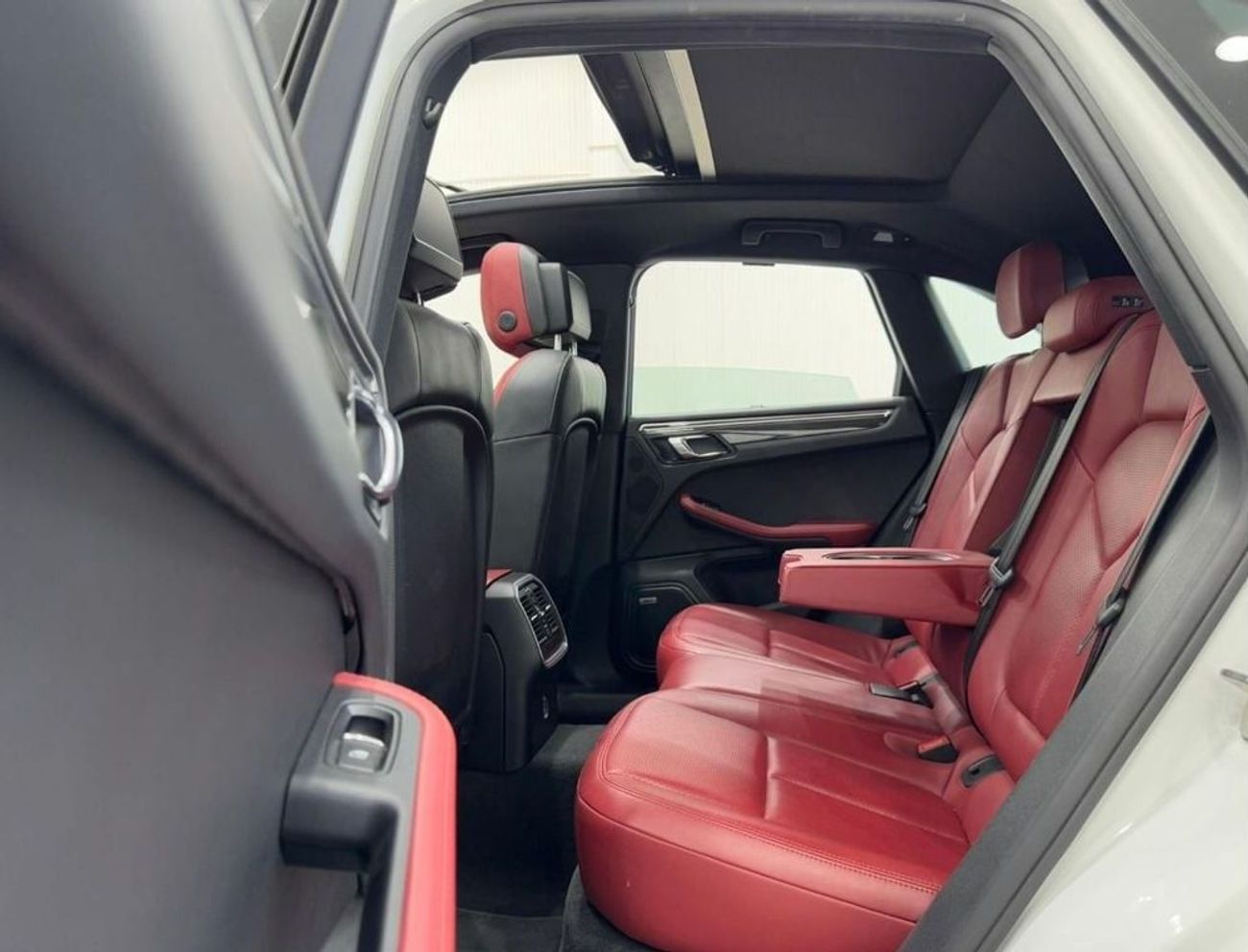 بورش ماكان GTS 3.0L (360 HP) 2017 Porsche Macan GTS, Service History, Fully Loaded, Carbon Fiber Package, GCC