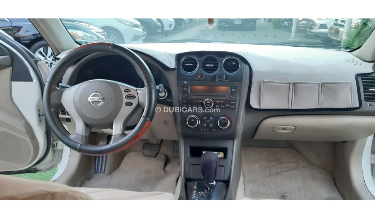 Nissan Altima Without accidents No.2, white color inside beige, fingerprint, cruise control, rear wing control, se