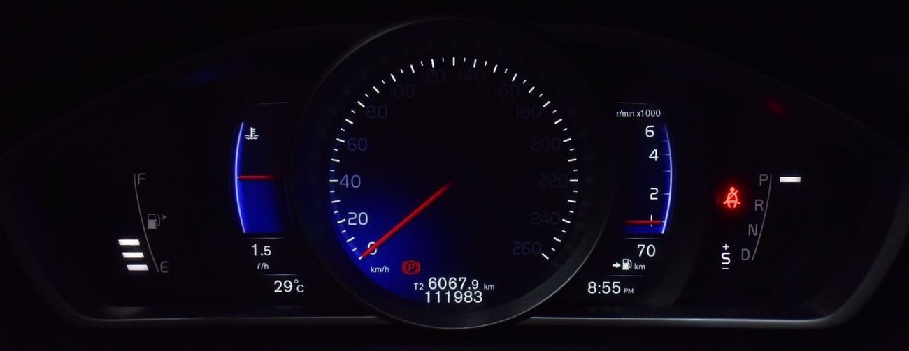 فولفو V40 EXCELLENT DEAL for our Volvo V40 T5 ( 2016 Model ) in Grey Color GCC Specs