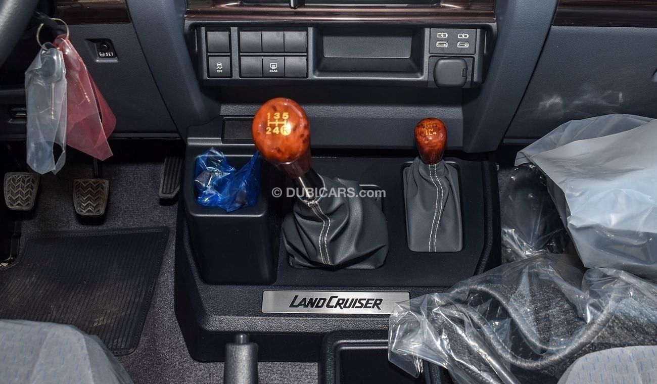 Toyota Land Cruiser 70 LC76 Hardtop 4.5L Diesel M/T Full Option