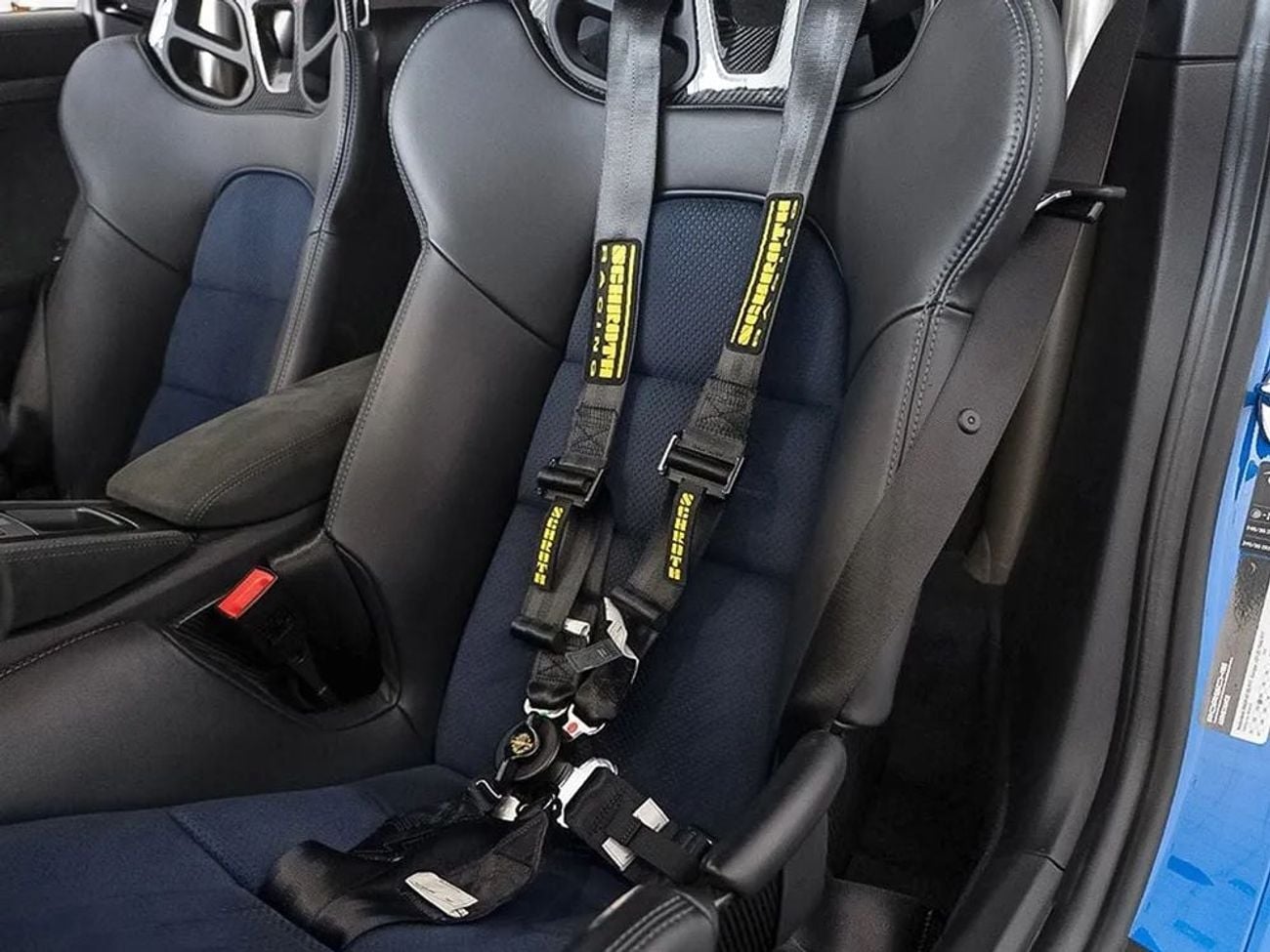 بورش كايمان 718 GT4 RS Weissach Pack