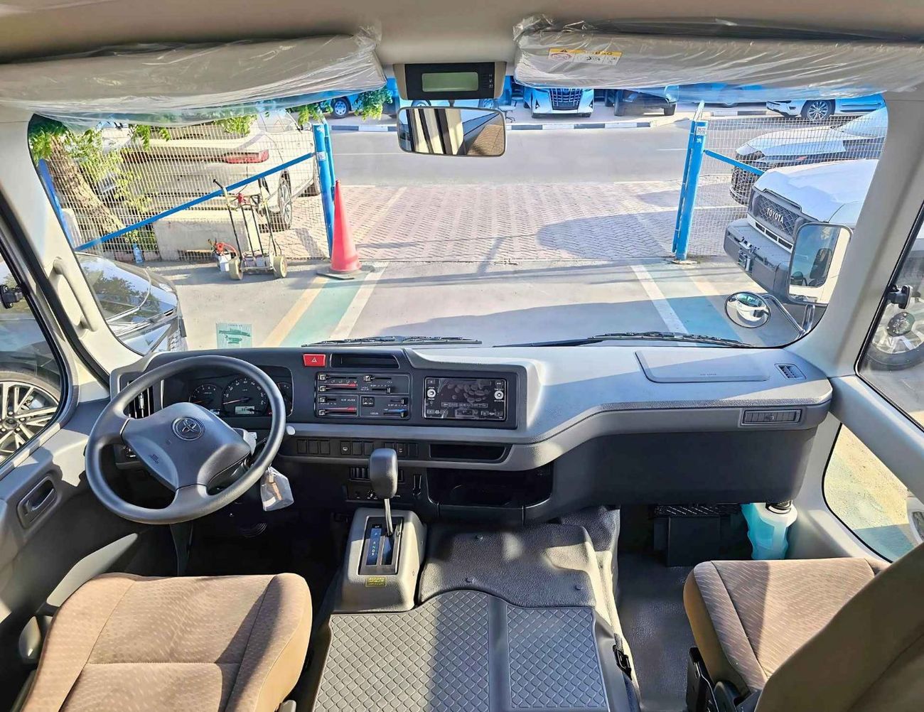 Toyota Coaster 23 SEATER/ AUTO DOOR/ HLF LUGGAGE RACK PW DIESEL AT 2.8L V4 /CODE#COD28B