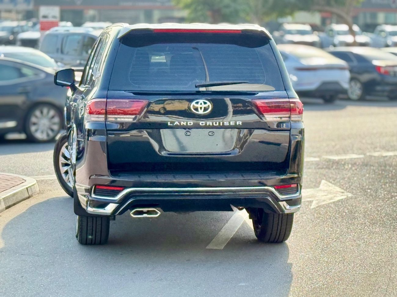 تويوتا لاند كروزر Toyota Land Cruiser V6 model 2019 fuel petrol interior and exterior 2025