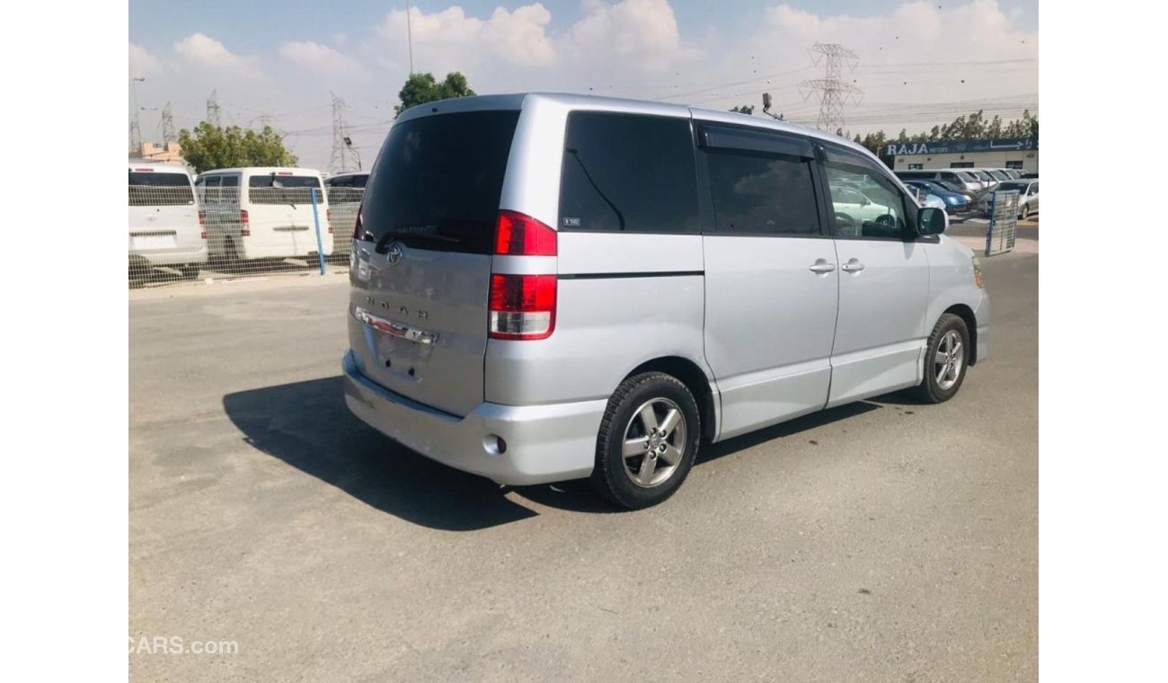 Toyota Noah TOYOTA NOHA //// FULL OPTION //// 2004 //// GOOD CONDITION //// KILOMETERS LOW //// SPECIAL OFFER //