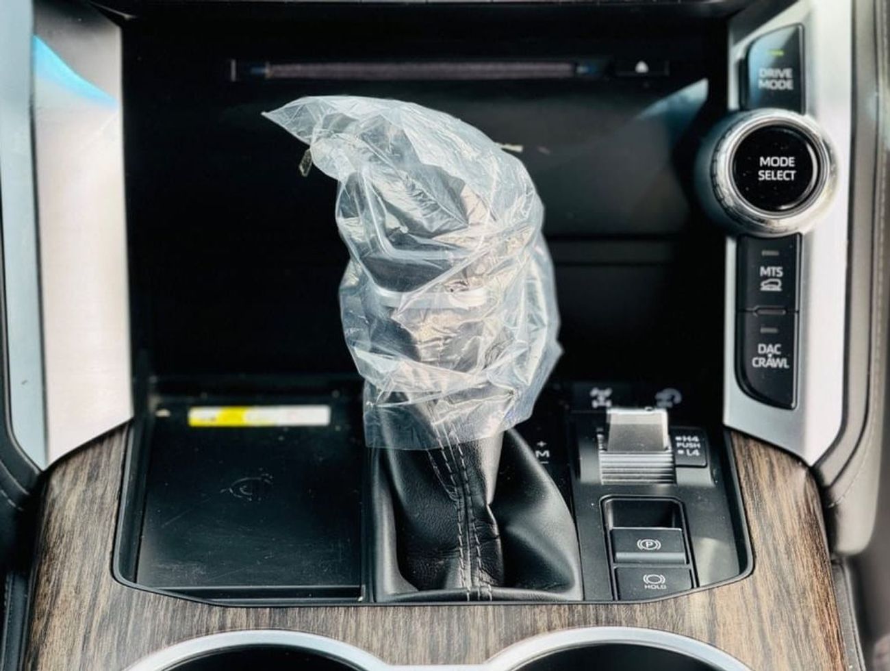 تويوتا لاند كروزر Vxr 3.3 diesel Right hand drive