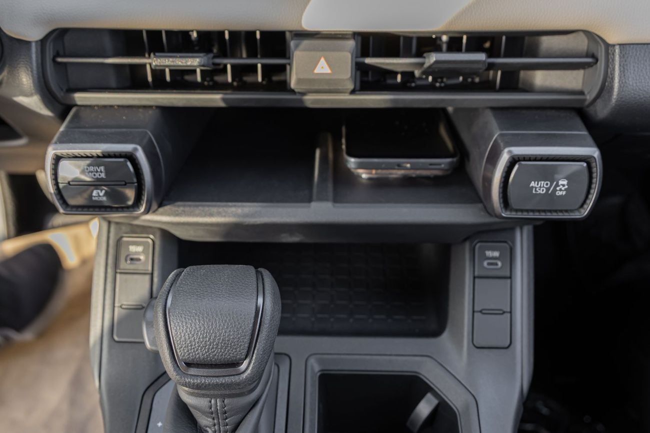 تويوتا راف ٤ Toyota RAV4 LE | GCC Specs | FWD | Hybrid | V4 | FWD | 2026
