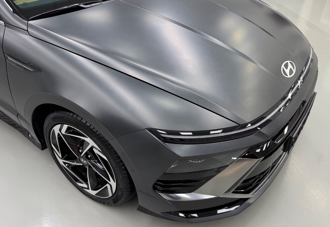 Hyundai Sonata Full option 2.5L GCC .. Brand New Condition .. Top Range .. Low Milegea