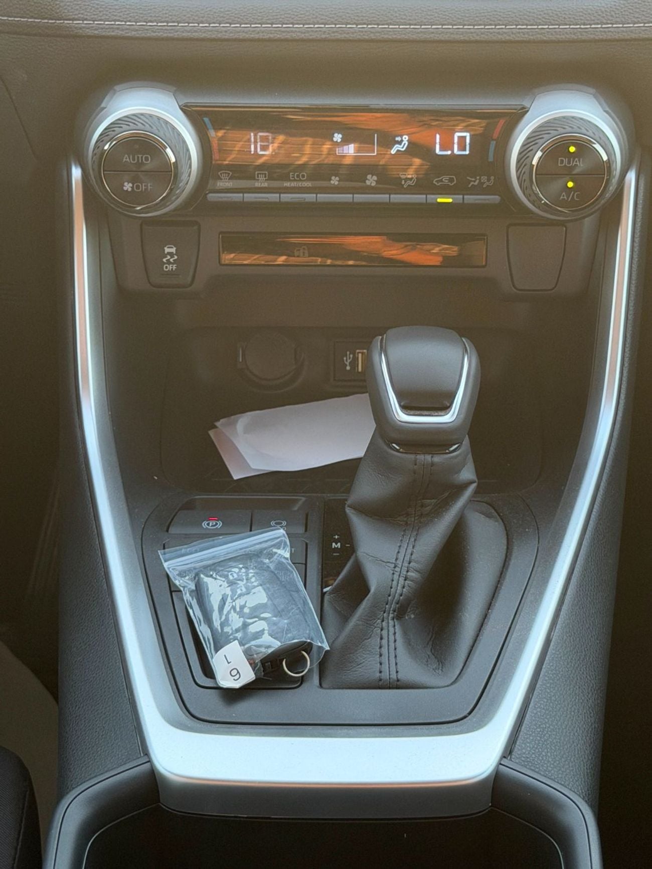 Toyota RAV4 XLE PETROL A/T