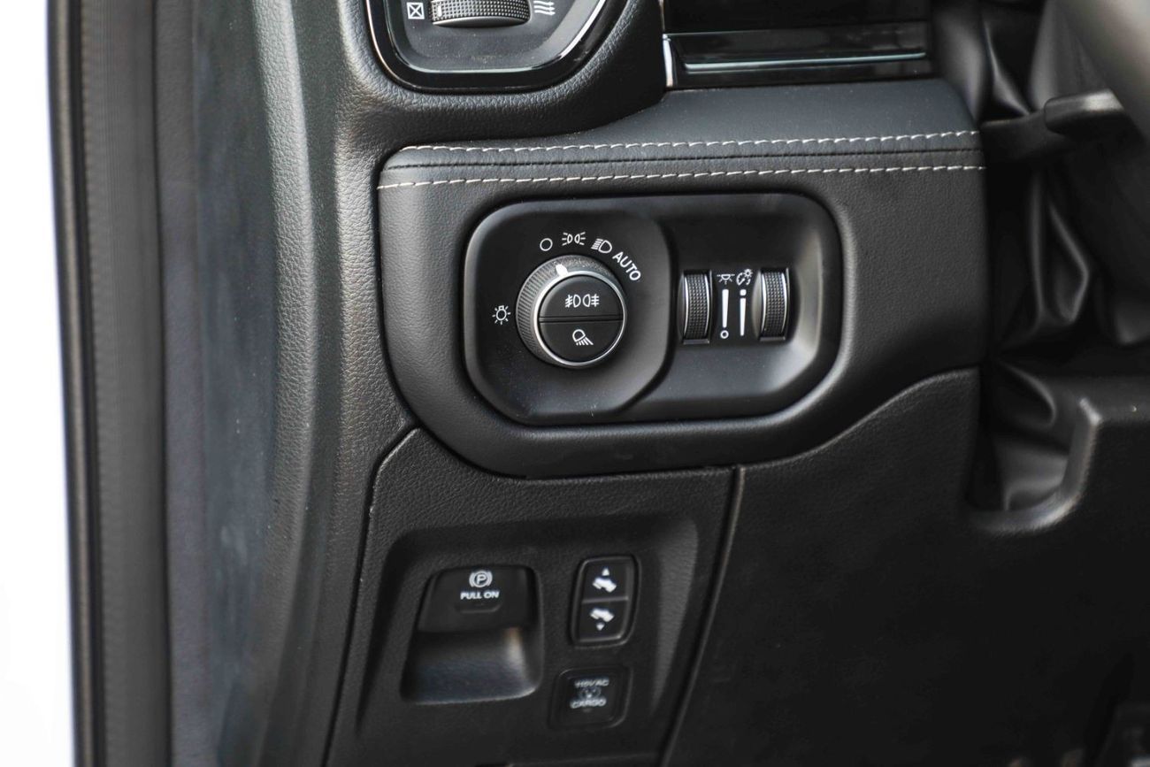 رام 1500 2025 RAM 1500 LIMITED "Night Edition" 3.0L V6 - GCC - Black inside Black