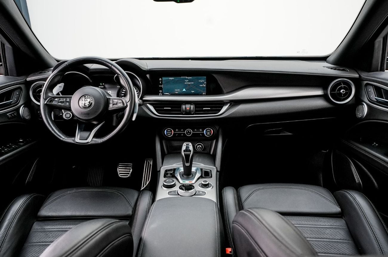 ألفا روميو ستيلفيو Veloce 2023 Alfa Romeo Stelvio Q4, 2028 Alfa Romeo Warranty, Low Kms, GCC