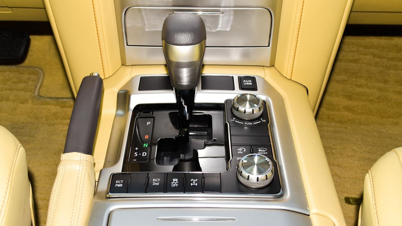 Toyota Land Cruiser GXR V8