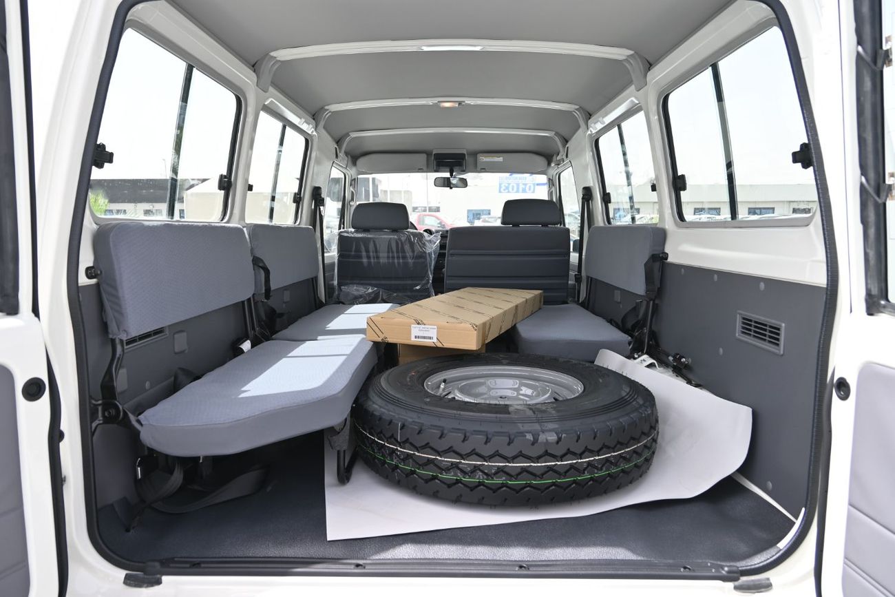 تويوتا لاند كروزر 70 Toyota Land Cruiser 70 Series HardTop Manual 4.0L V6, Petrol, 4WD