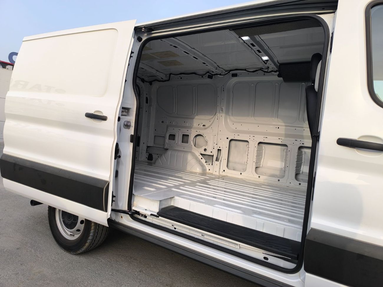 فورد ترانزيت كستم FORD TRANSIT 150 VAN