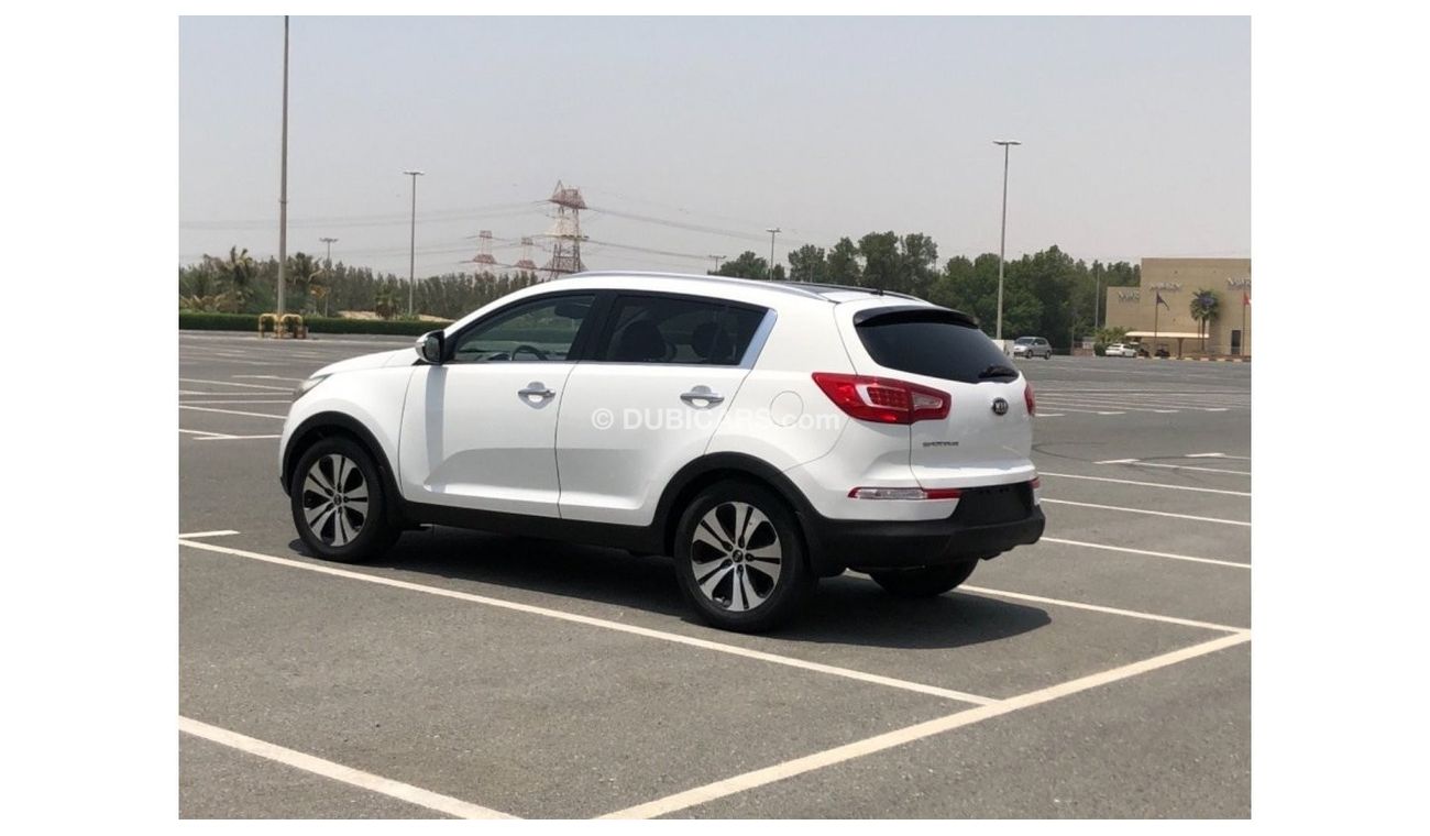 Kia Sportage MODEL 2013 GCC CAR PERFECT CONDITION INSIDE AND OUTSIDE FULL PANORAMIC ROOF