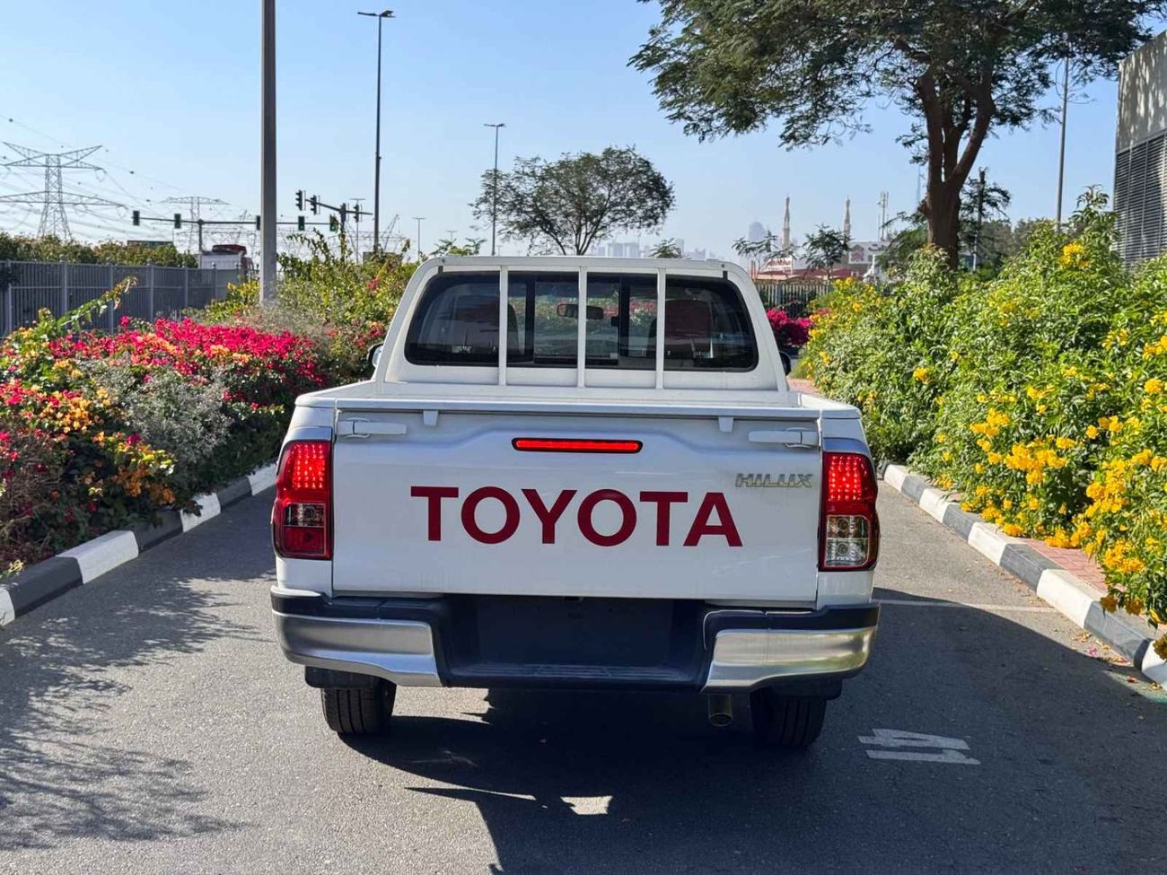 تويوتا هيلوكس 2025 TOYOTA HILUX D/C P/UP 4X2 2.7L PETROL BASIC PWR WIN BRAND NEW 0KM