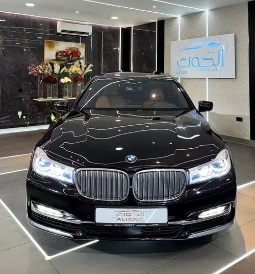 BMW 750Li Luxury 4.4L (443 HP)