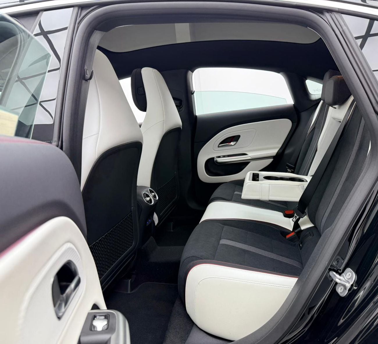 Mercedes Benz CLA 200 AMG 2027 Mercedes Benz CLA200 AMG, 5 Years MB Warranty, Delivery Kms, Fully Loaded, GCC